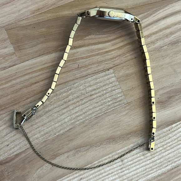 Seiko Ladies Watch Rare Vintage Quartz Gold Tone Bracelet Beige Dial White Hands - Picture 8 of 10